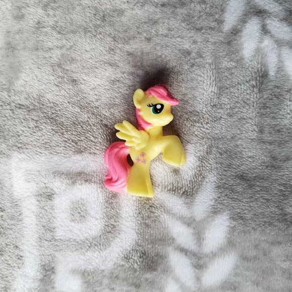 My Little Pony Figure Fluttershy Yellow Pink Glitter MLP G4 Mini Figurine - Picture 1 of 3